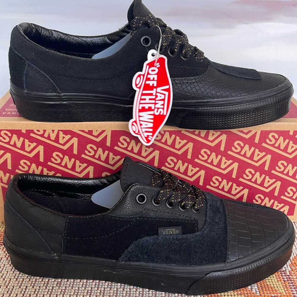 Vans WMNS Era Patchwork
Mono Patchwork Blackout
VN0A4BVU10J
Sneakers